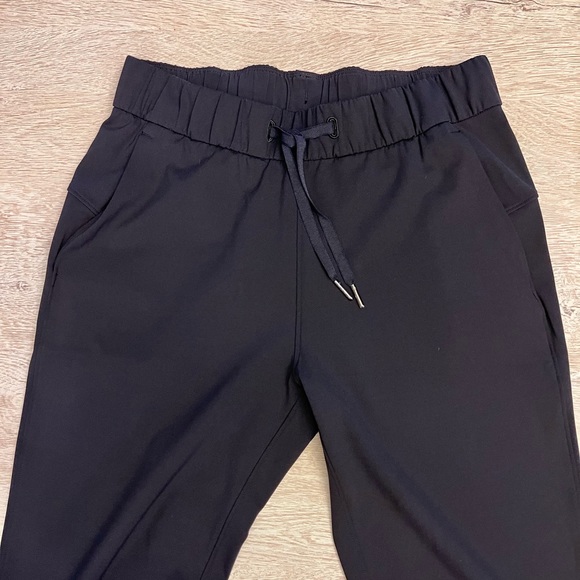 Lululemon Stretch High-Rise 7/8 Length in Black, Size 6 - Picture 5 of 5
